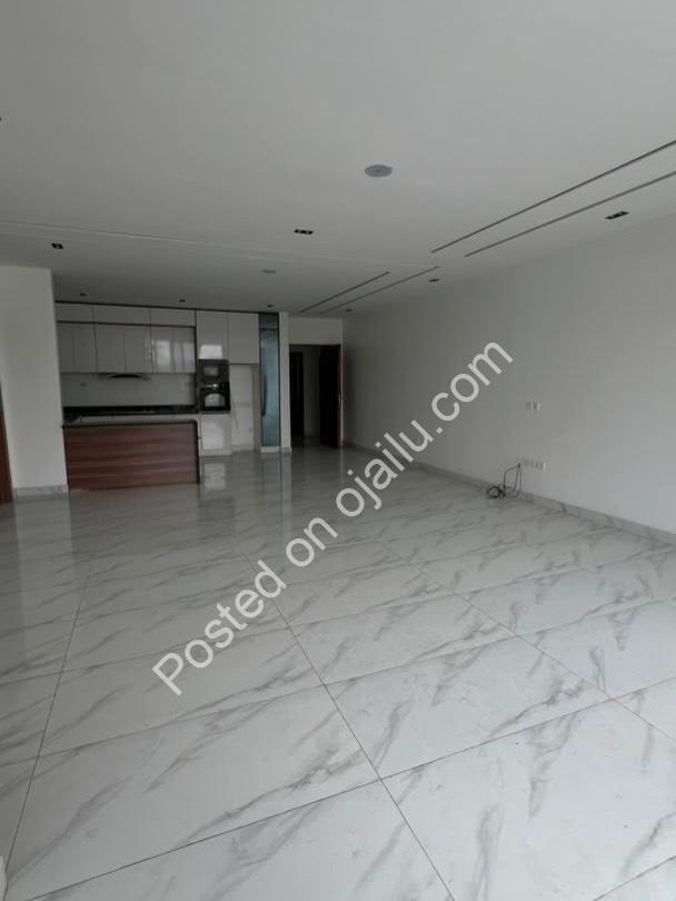 Ensuite Splendor: 2BR Oniru with Elevator