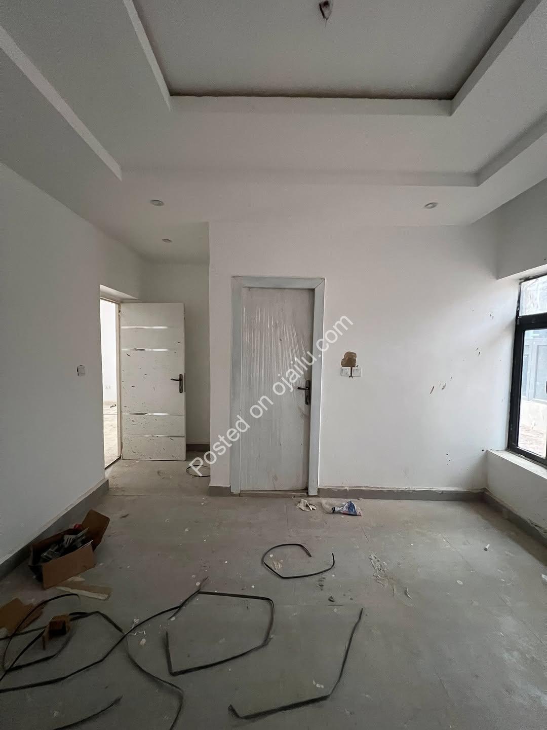Luxe 5-Bed Duplex: 400sqm, BQ, Private Lounge, C of O
