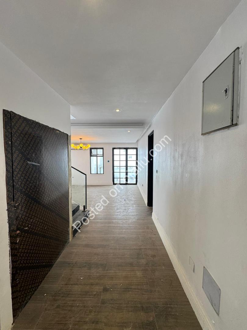 Your Private Island Oasis: 4BR Banana Island Duplex