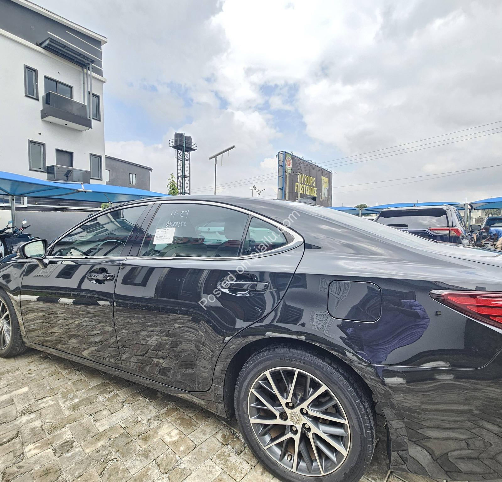 2017 Lexus ES 350: Accident-Free, 2026 Duty – 26M Only