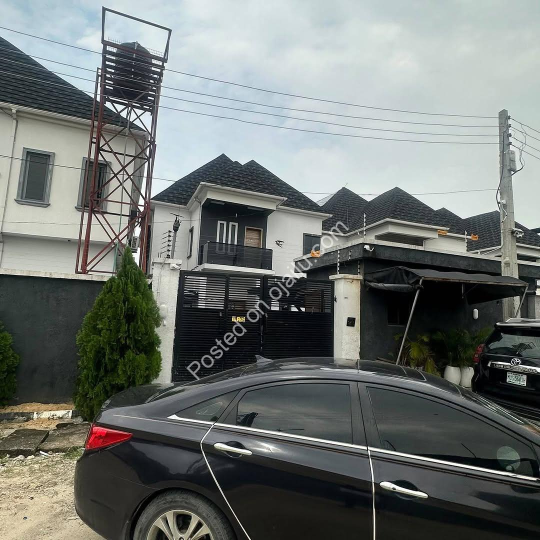 Distress Price: Prime 4-Bed Duplex in Orchid