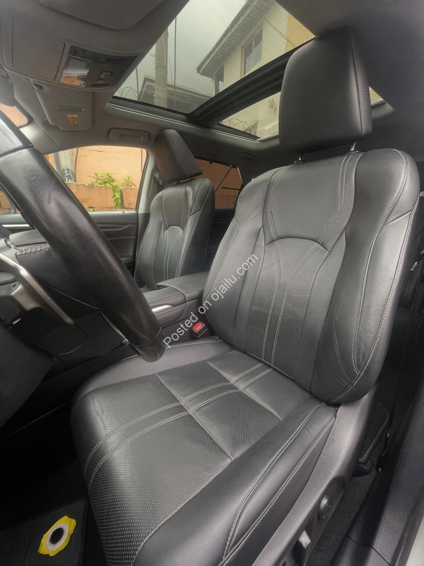 2020 Lexus RX350 Premium: Panoramic Luxury Awaits!