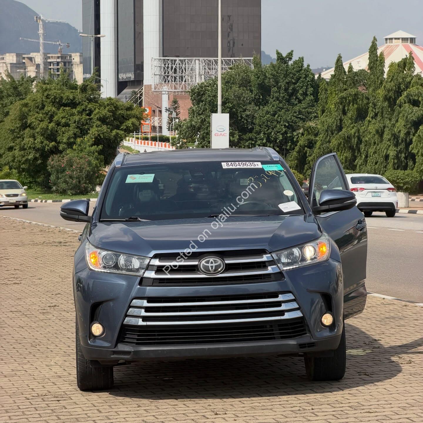 “Duty-Paid 2018 Toyota Highlander XLE – Pristine & Loaded!”