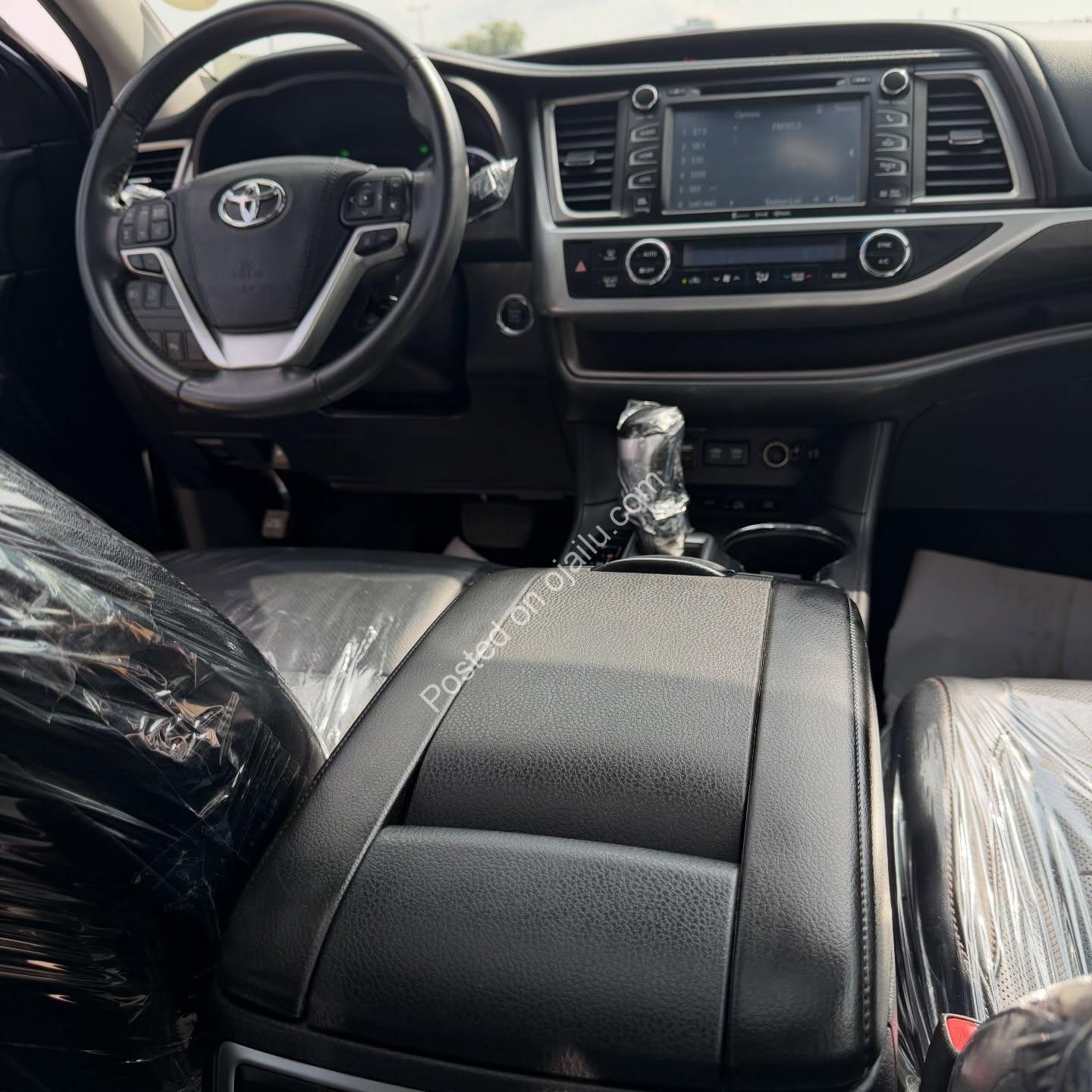“Duty-Paid 2018 Toyota Highlander XLE – Pristine & Loaded!”