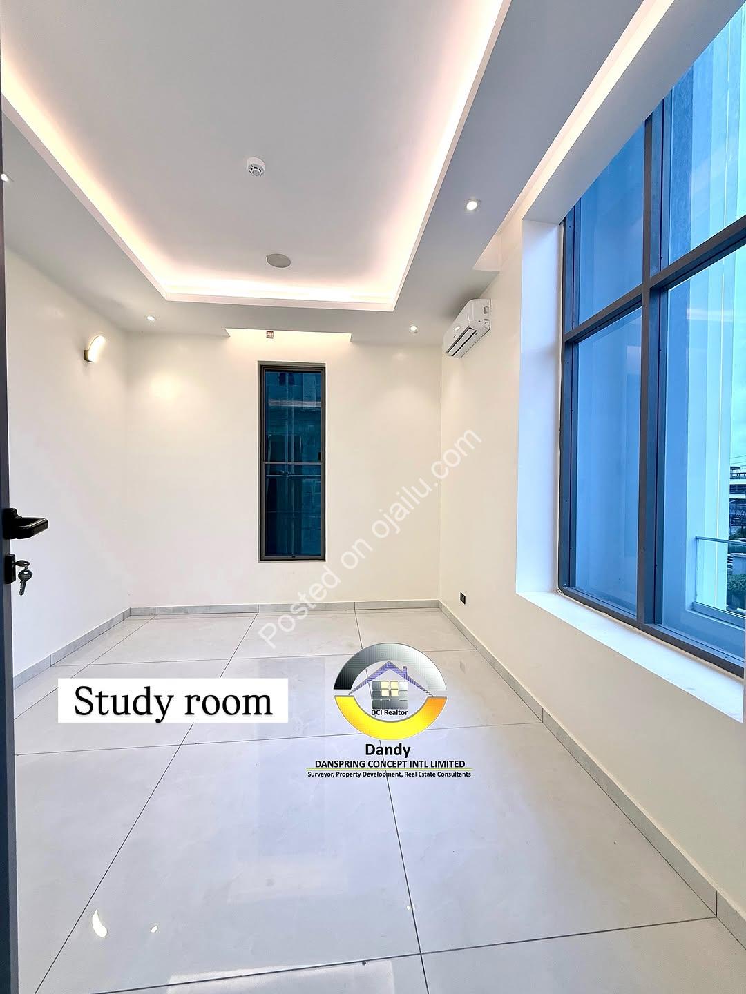 Ikoyi Thrill: 5-Bed with Indoor Pool & Cinema