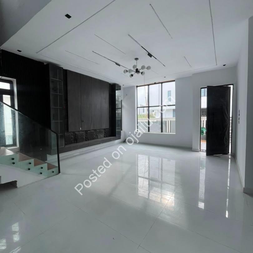 Ajah Dream Home: 5-Bed Duplex with Pool & CofO