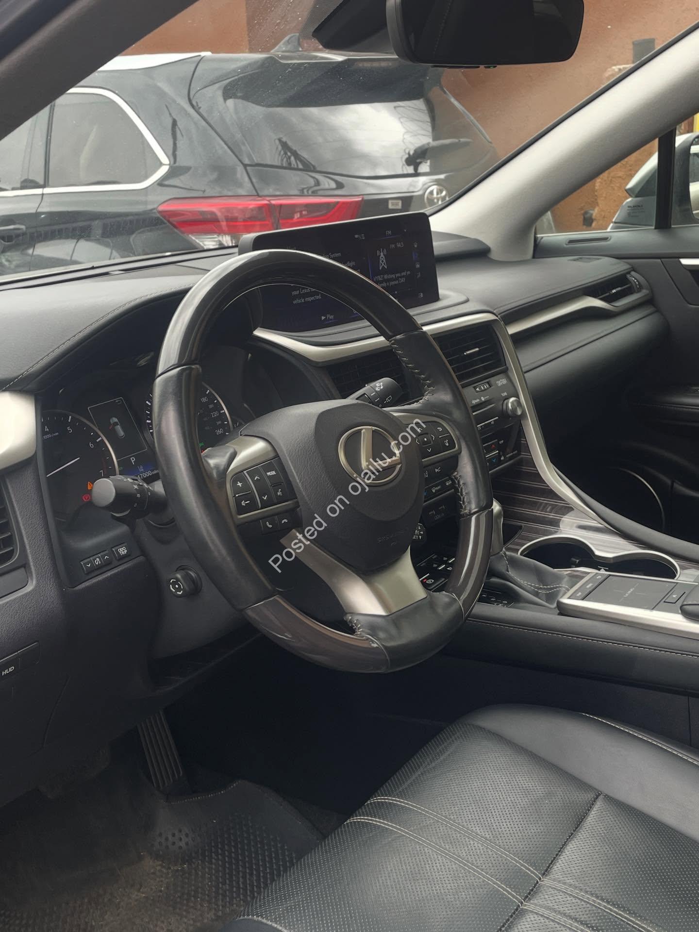 2020 Lexus RX350 Premium: Panoramic Luxury Awaits!