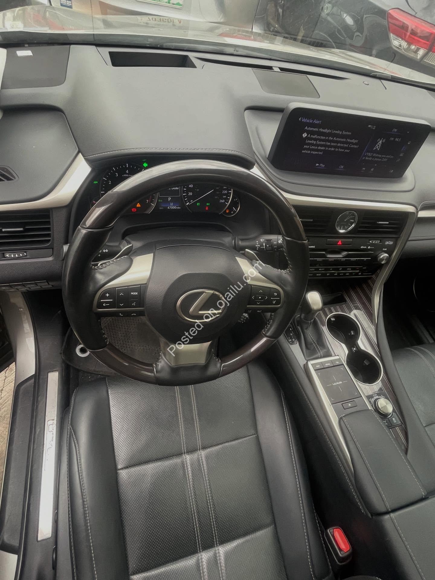 2020 Lexus RX350 Premium: Panoramic Luxury Awaits!