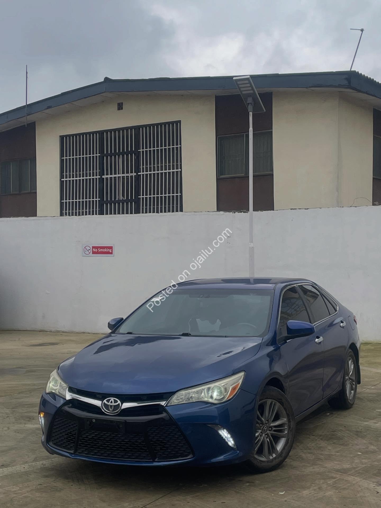 2016 Toyota Camry SE: Touchscreen, Paddle Shifters, 13.5M