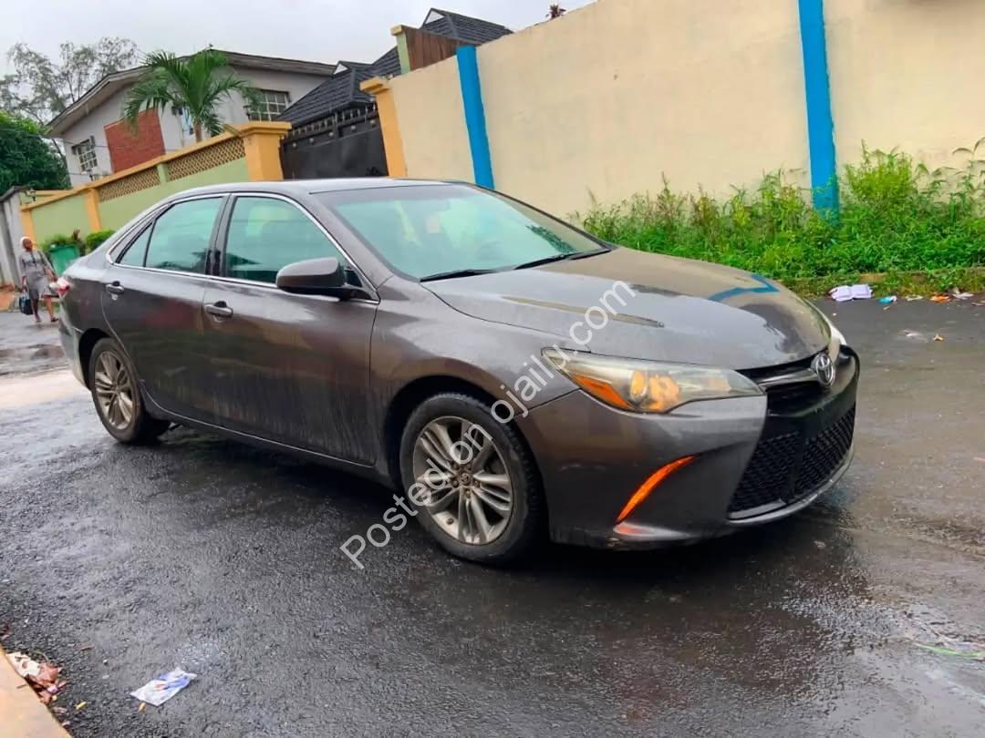 2015 Toyota Camry SE: Factory-Sealed & Ice-Cold AC