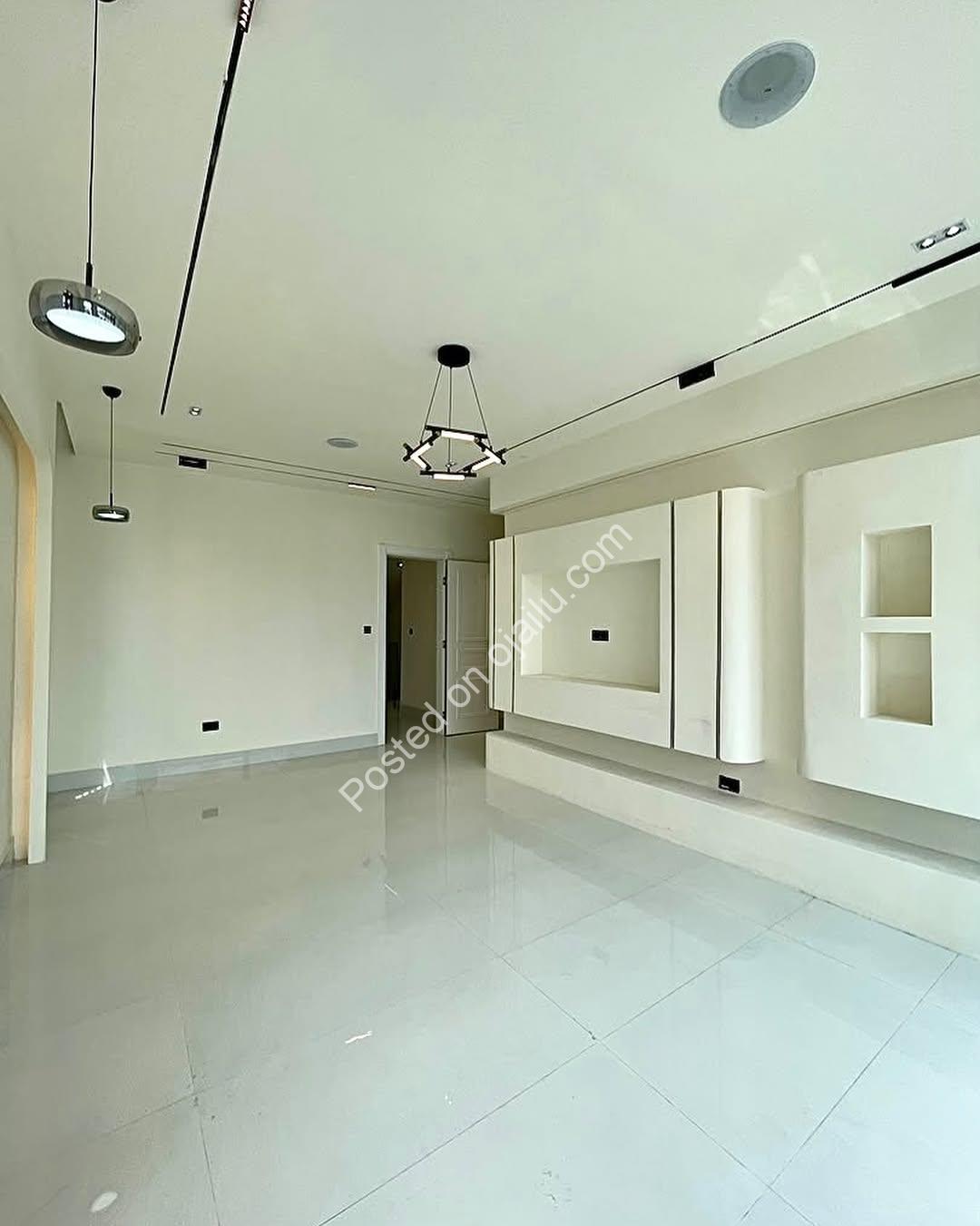 5BR Dream Home: Pool, Cinema & Rooftop Terrace