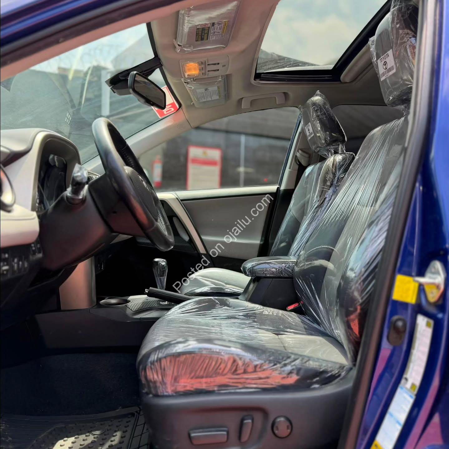 Immaculate 2015 Toyota RAV4 Limited: One Owner, Full Options