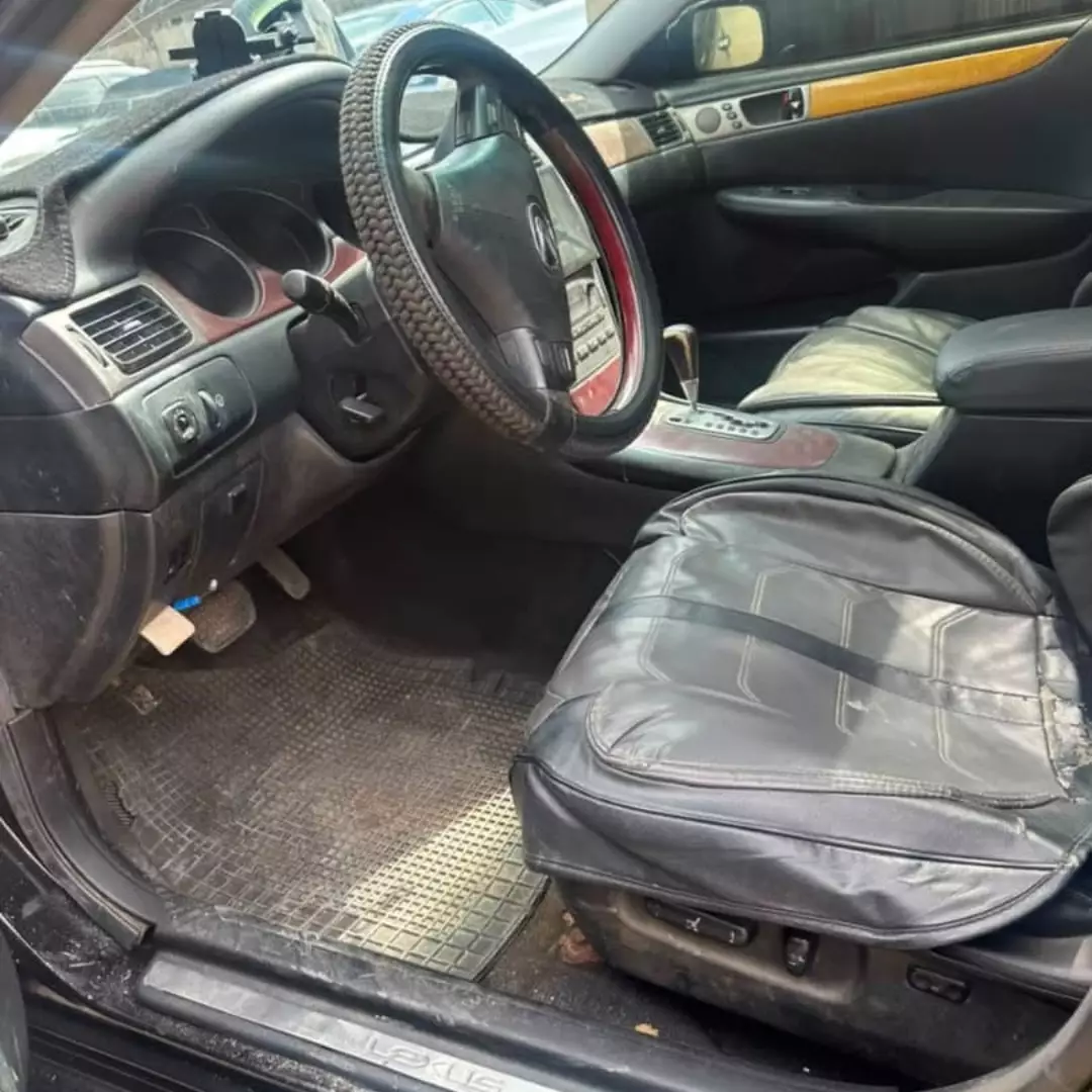 2006 Lexus ES330: Perfect Engine, AC Needs Love – 3.3M