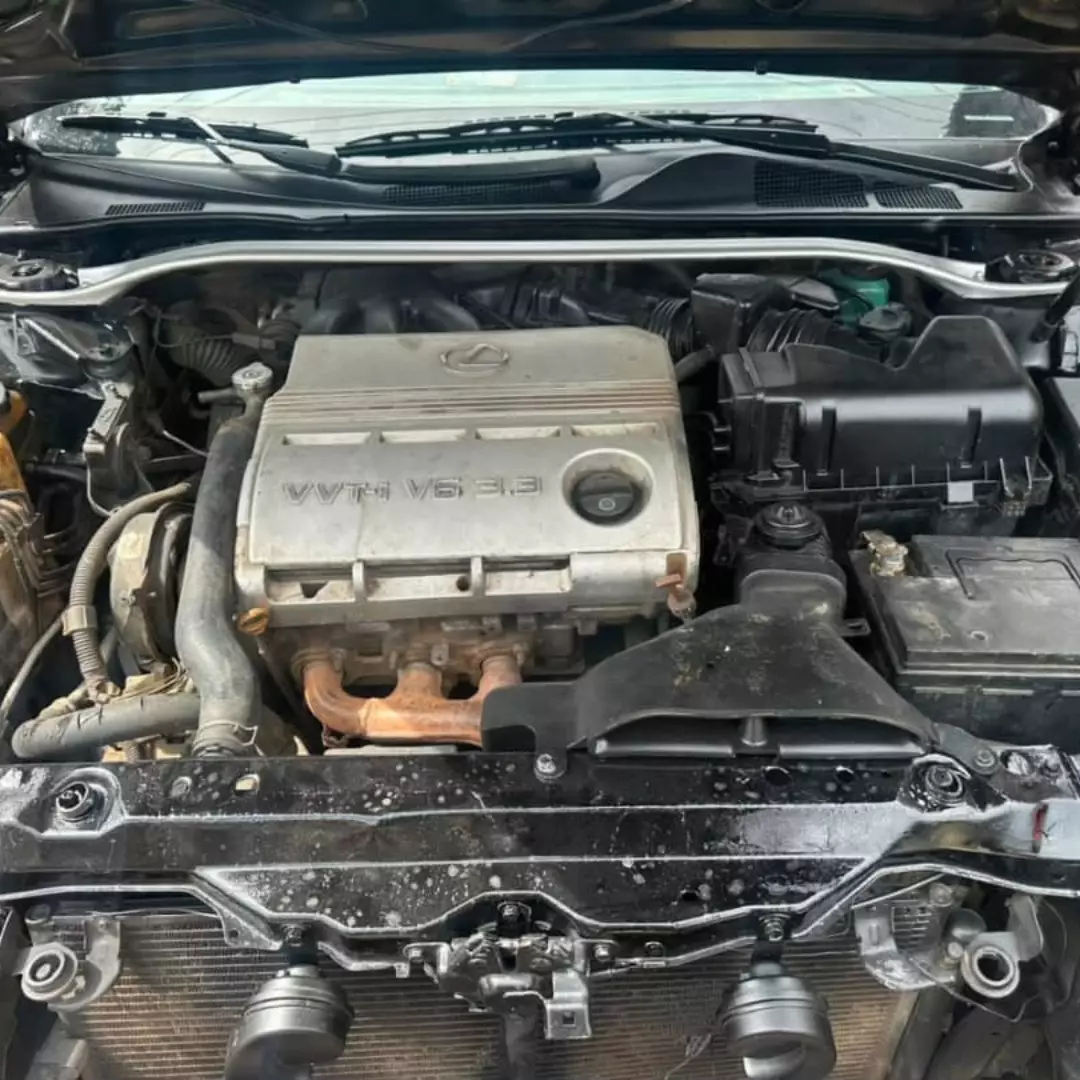 2006 Lexus ES330: Perfect Engine, AC Needs Love – 3.3M