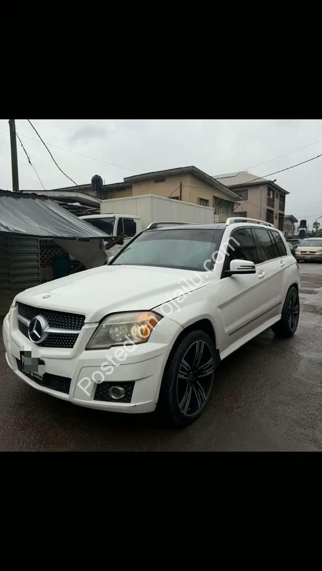 Immaculate 2011 GLK350 – Drive Today!