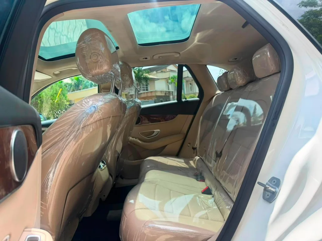 Mercedes GLC300: 360° Cam, Pano Roof, Accident-Free