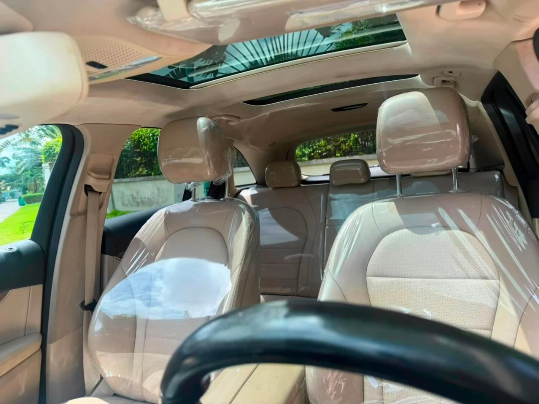 Mercedes GLC300: 360° Cam, Pano Roof, Accident-Free
