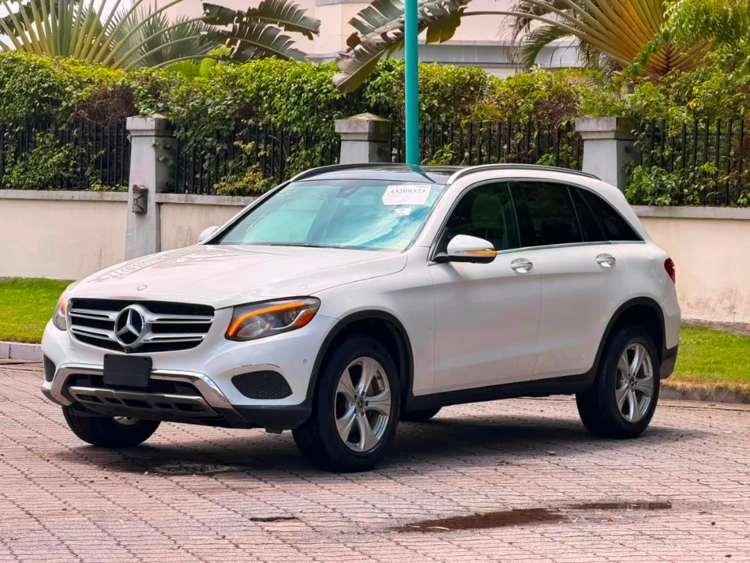Mercedes GLC300: 360° Cam, Pano Roof, Accident-Free