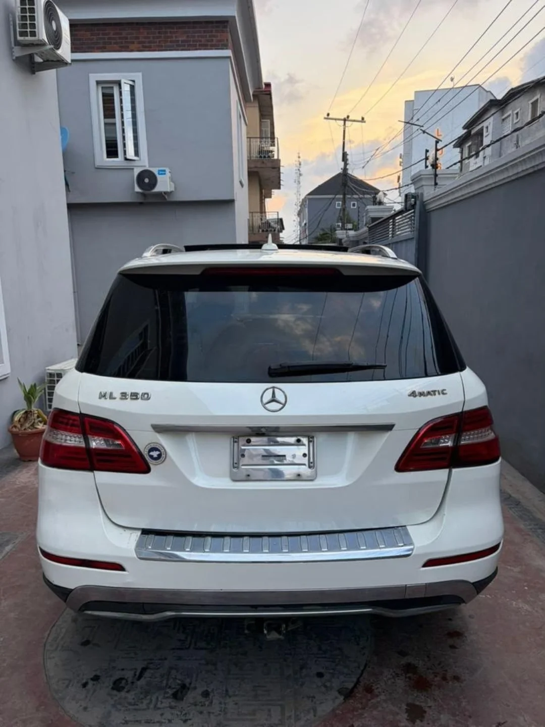 2014 ML350: Panoramic Roof, StepBoard Light, Drive-Ready