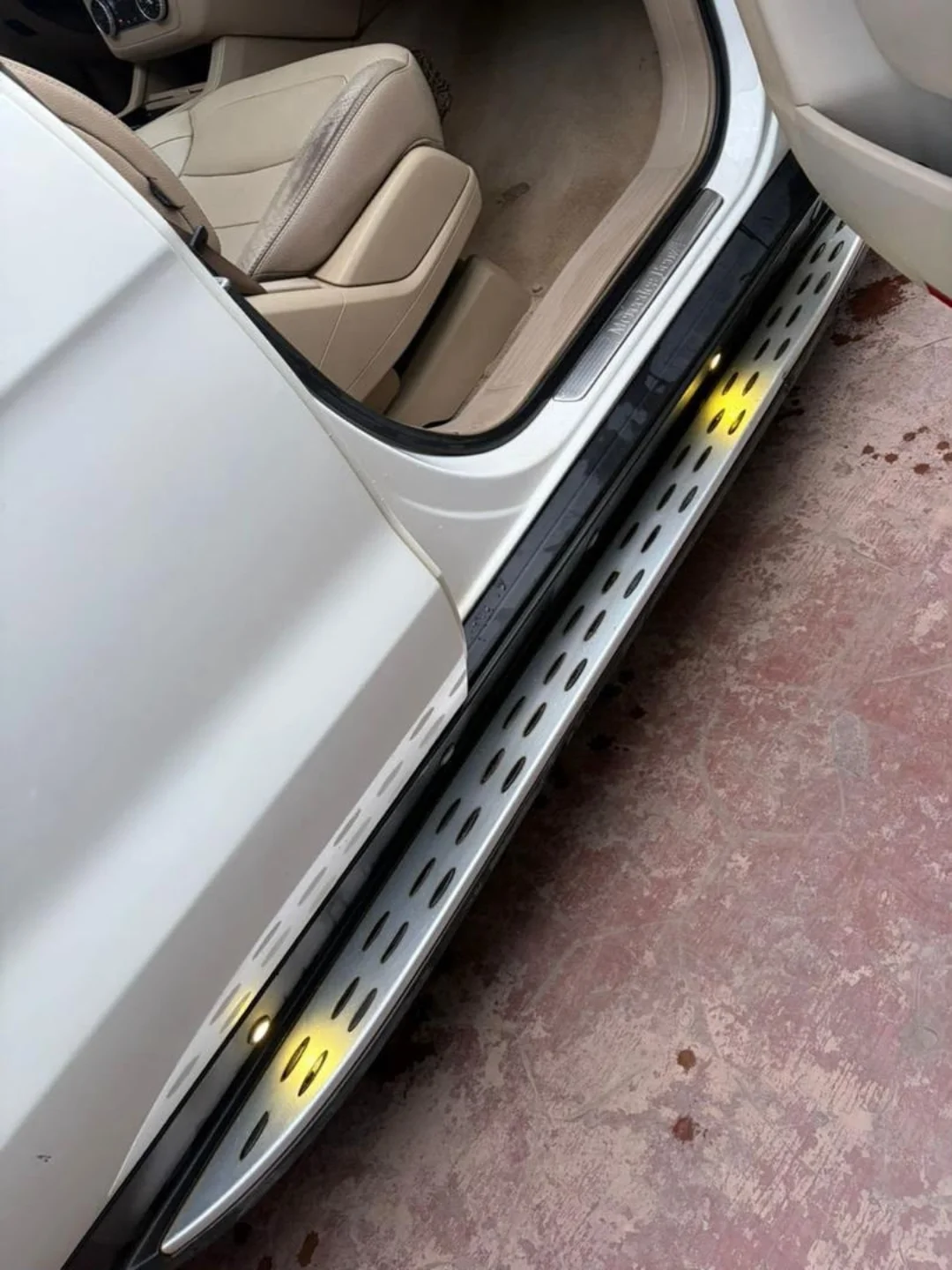 2014 ML350: Panoramic Roof, StepBoard Light, Drive-Ready