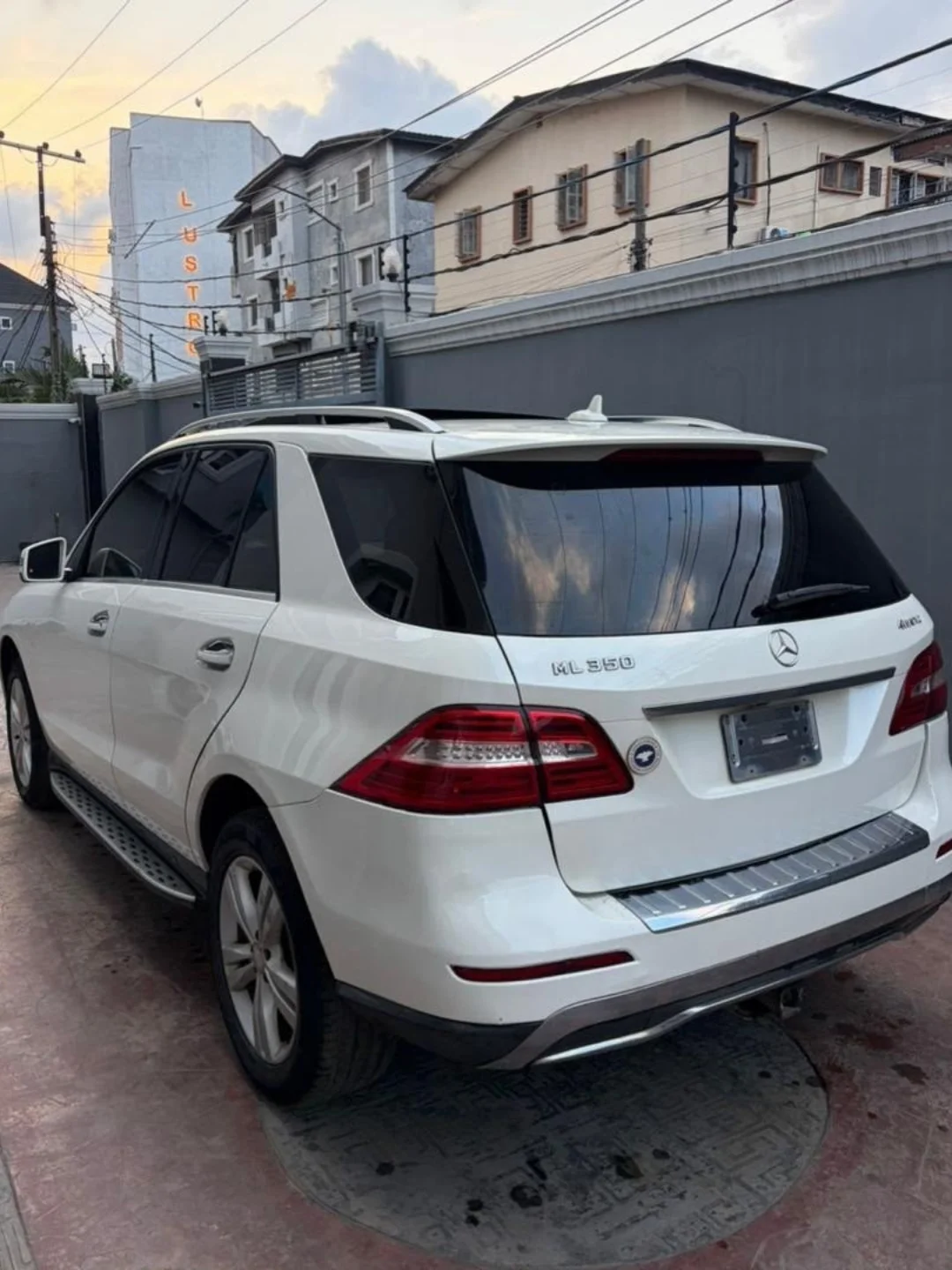 2014 ML350: Panoramic Roof, StepBoard Light, Drive-Ready