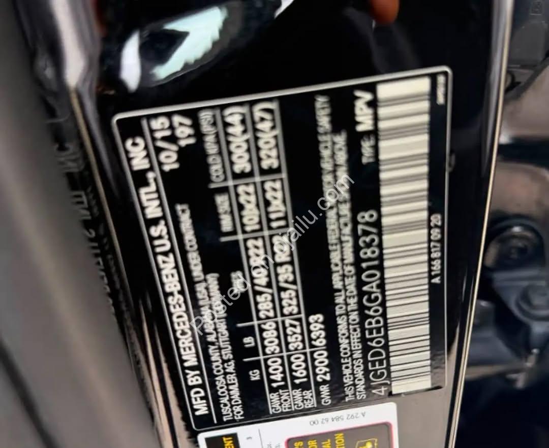 AMG Luxury Beast: Black on Cream Leather, Panoramic Roof, Accident-Free