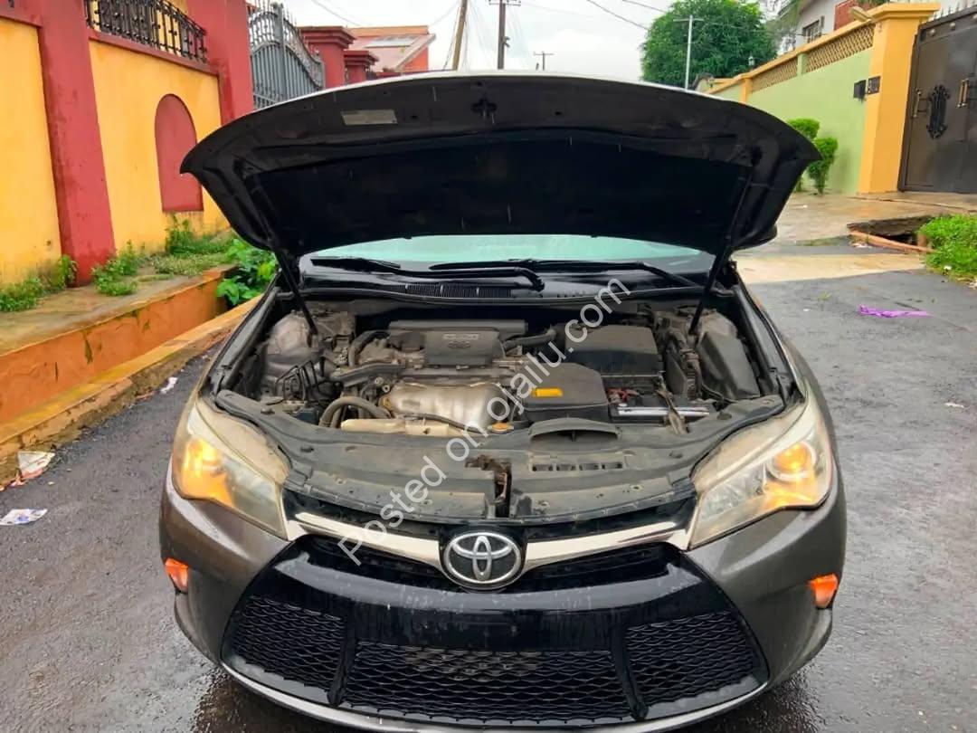 2015 Toyota Camry SE: Factory-Sealed & Ice-Cold AC
