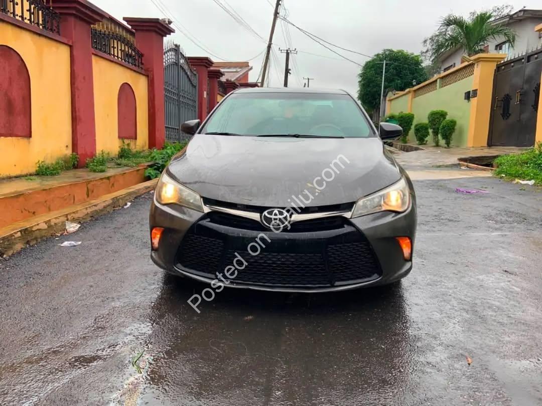 2015 Toyota Camry SE: Factory-Sealed & Ice-Cold AC