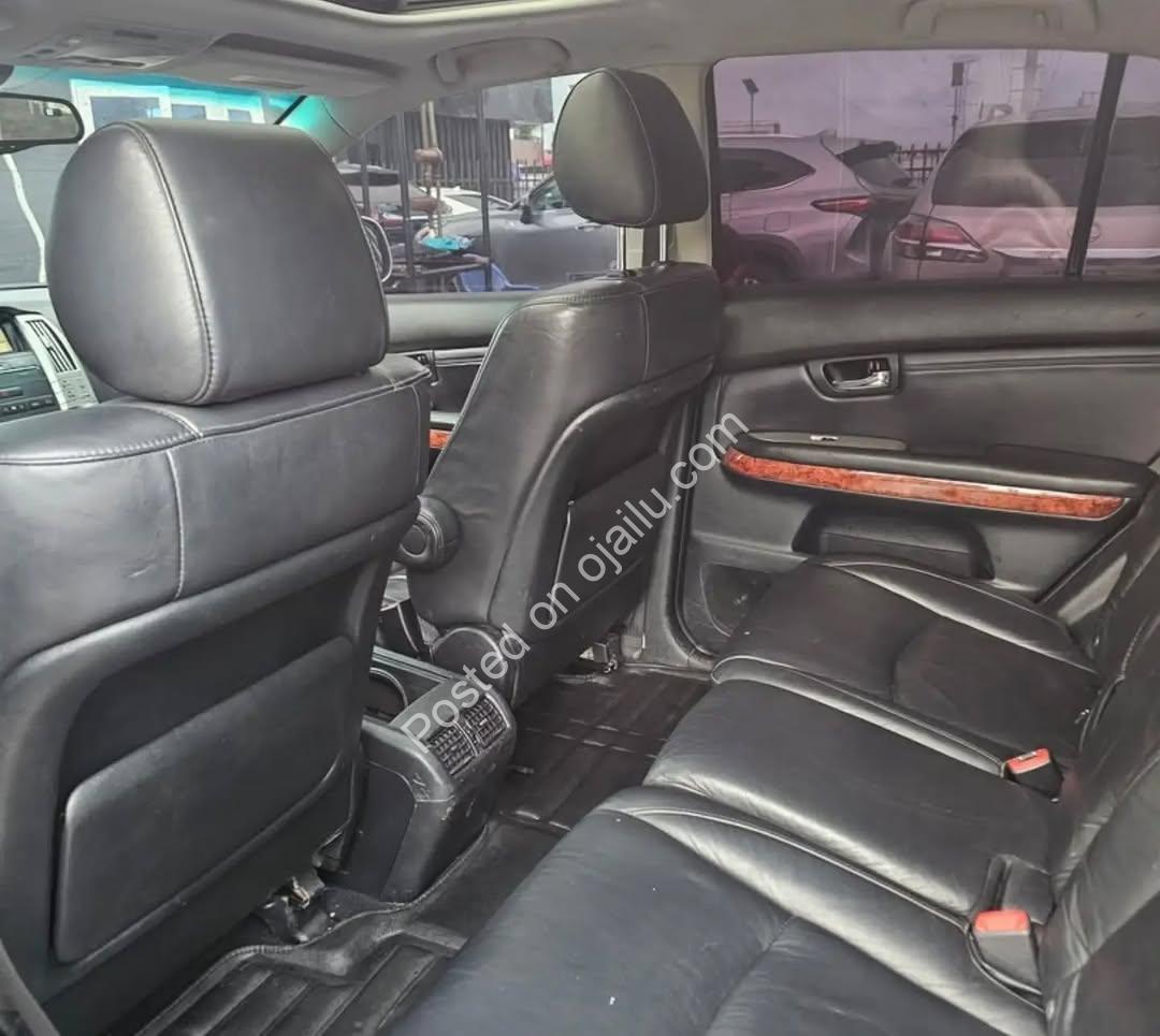 2006 Lexus RX330: Luxe & Pristine – Just Drive Away!