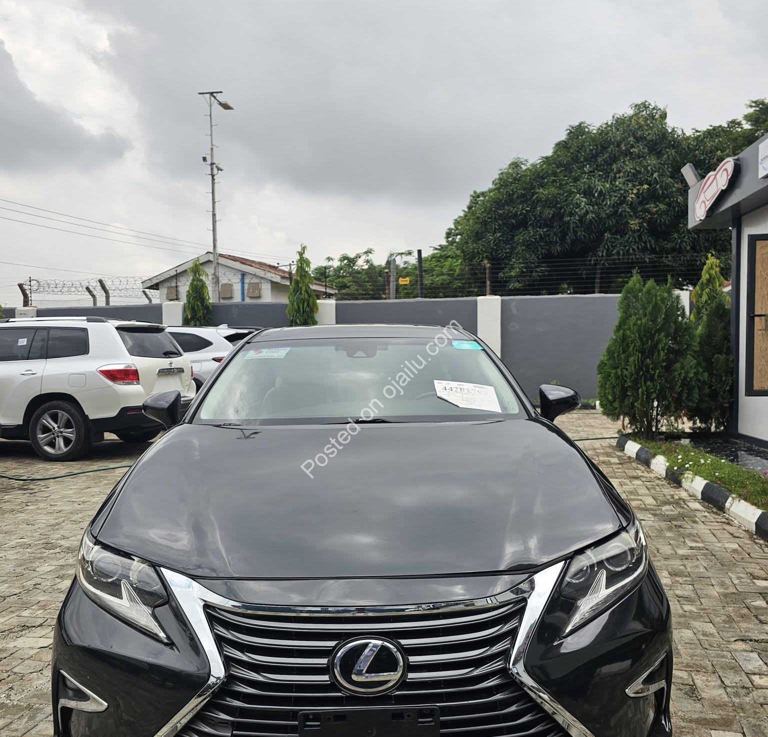 2017 Lexus ES 350: Accident-Free, 2026 Duty – 26M Only