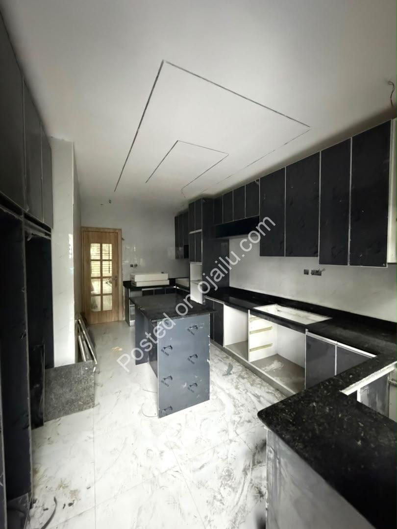 Adeniyi Jones Gem: 5 En-Suite Bedrooms + BQ