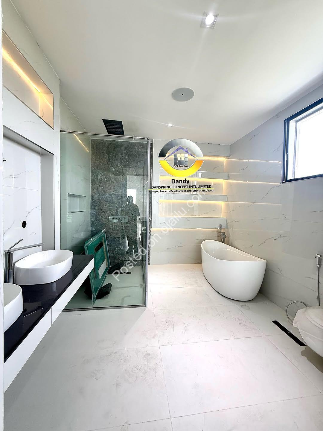 **5-Bed Duplex: Pool, Cinema & Rooftop in Ikate**