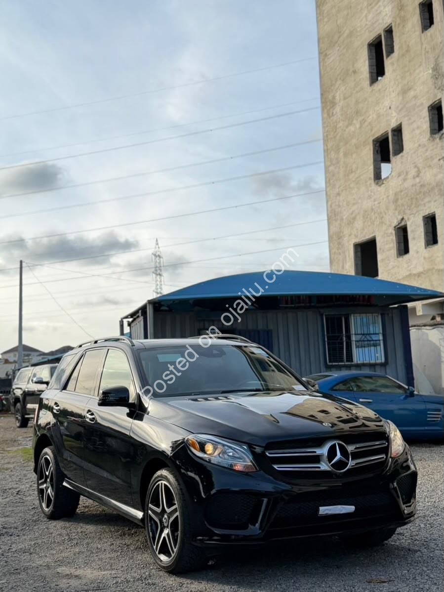 **2018 Mercedes GLE350 – Mint, Genuine Duty, Panoramic Roof**