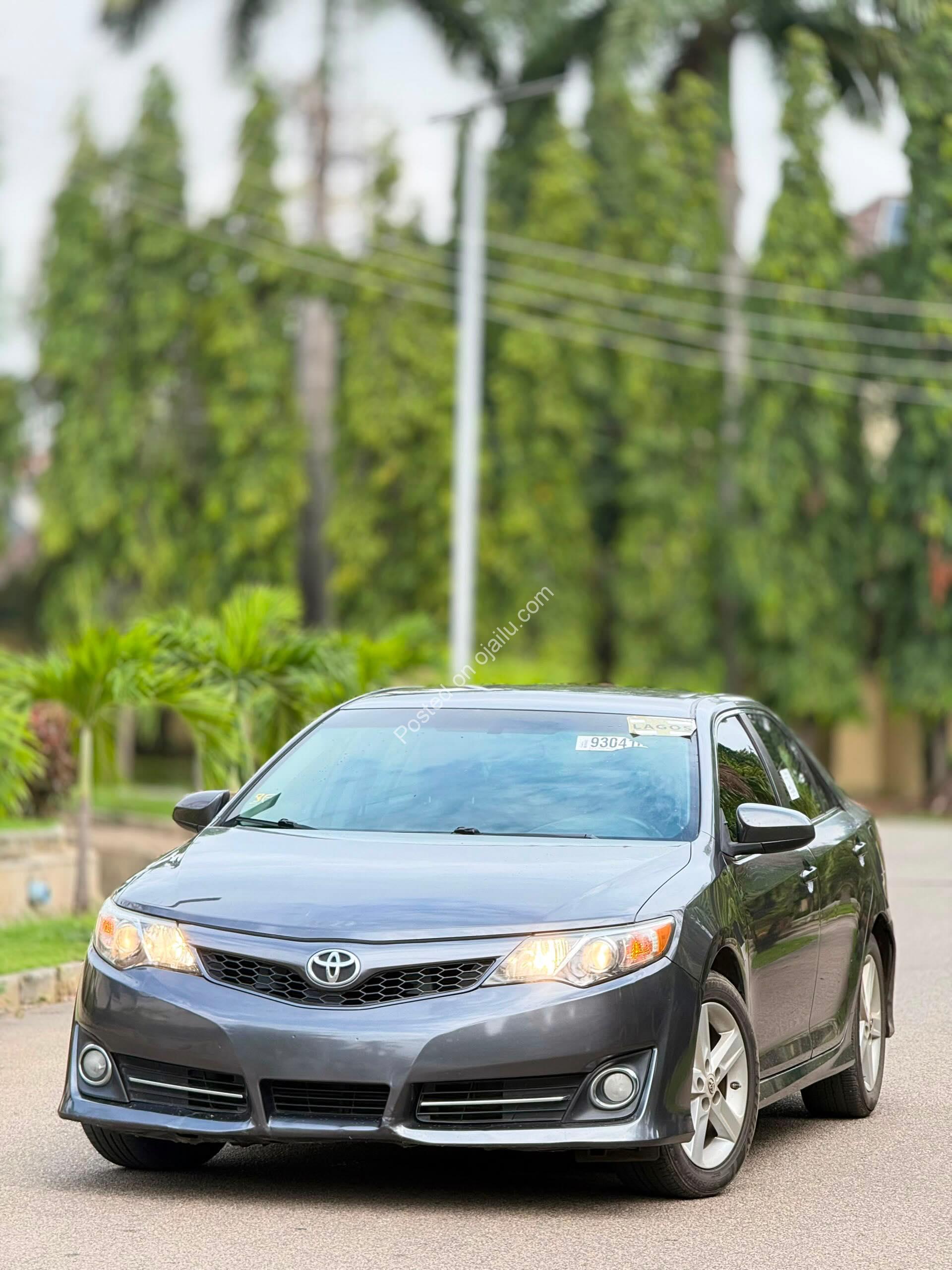 2013 Toyota Camry SE: Luxury & Reliability in Abuja