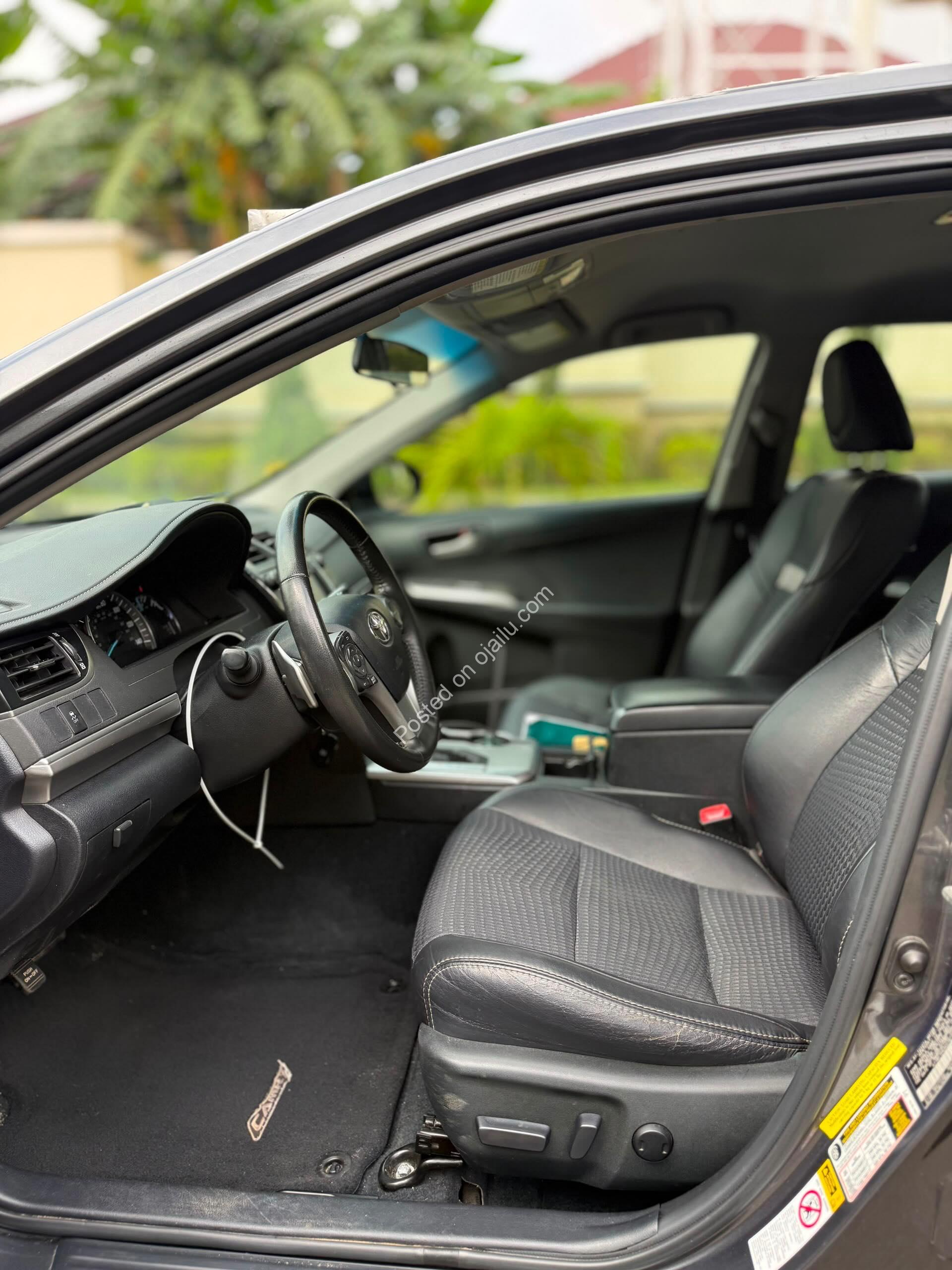 2013 Toyota Camry SE: Luxury & Reliability in Abuja