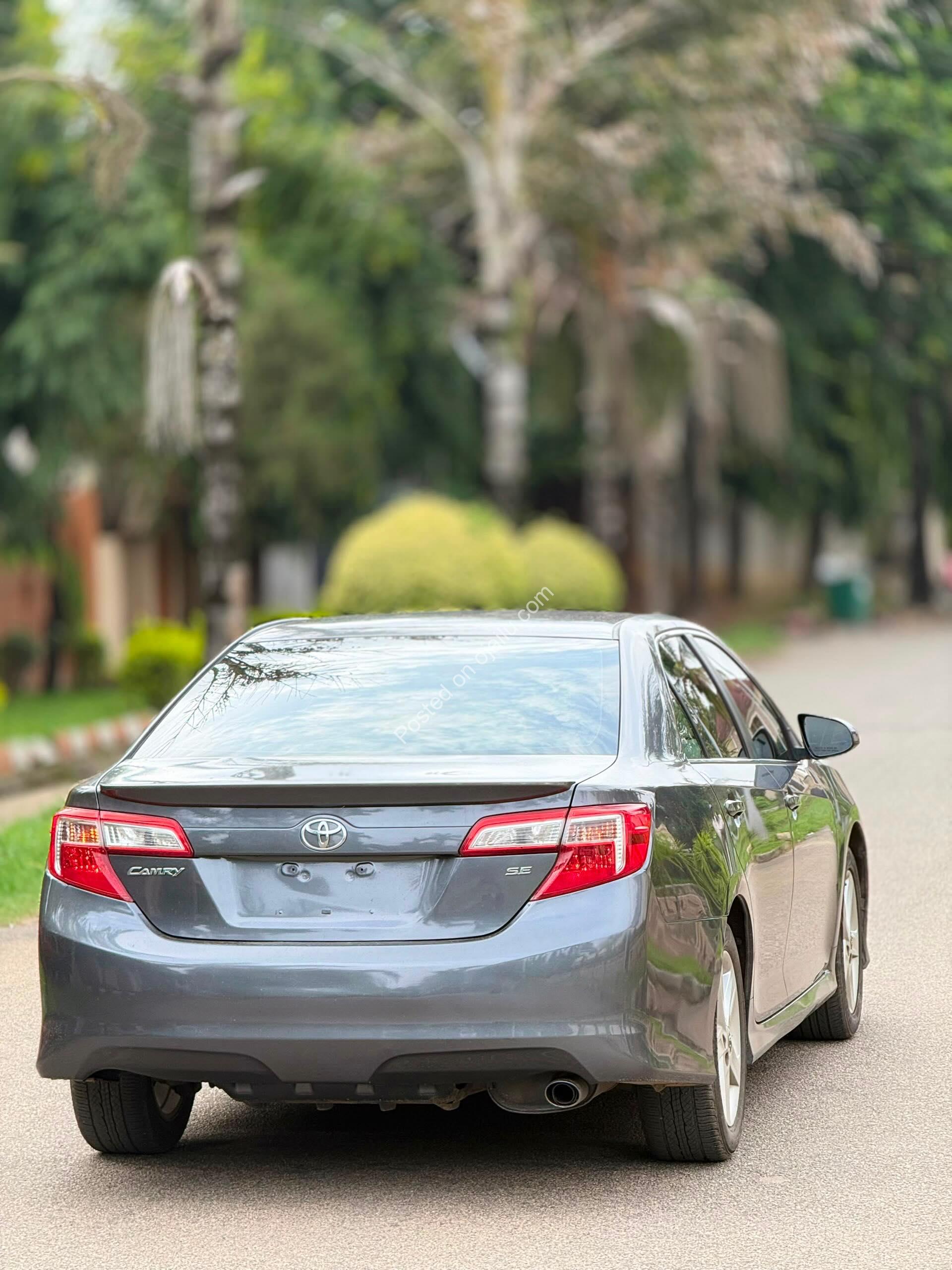 2013 Toyota Camry SE: Luxury & Reliability in Abuja