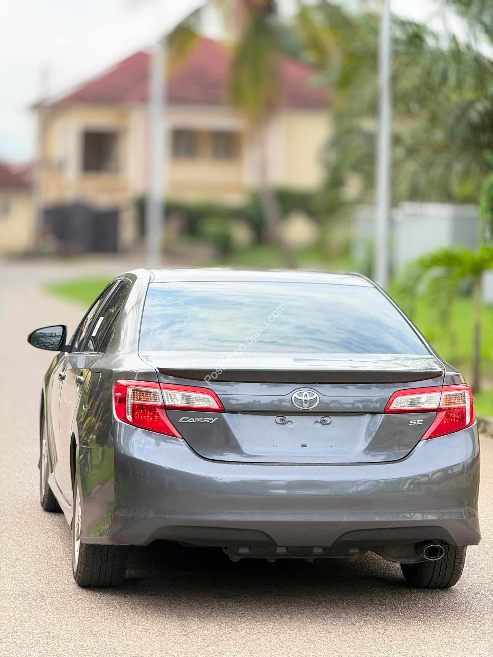 2013 Toyota Camry SE: Luxury & Reliability in Abuja
