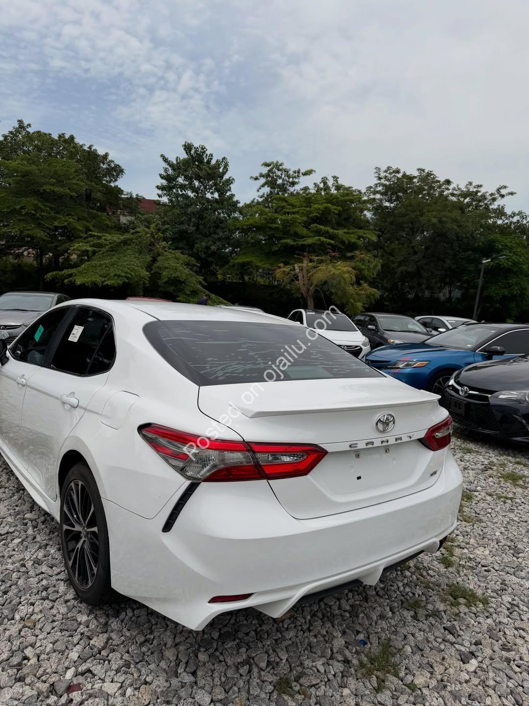 2018 Toyota Camry SE – Low Miles, Pristine, 25M