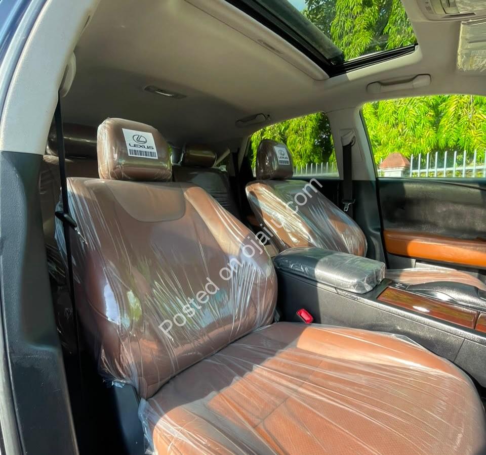 Command Attention: 2013 Lexus RX350 – Luxury & Sunroof for 23.5M!
