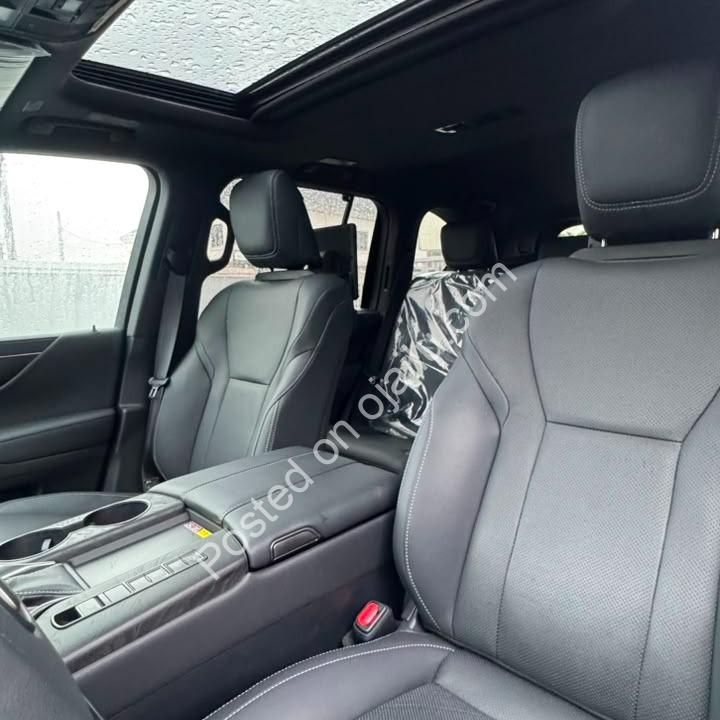 2025 Lexus LX600 – Black Luxury, Twin-Turbo Power