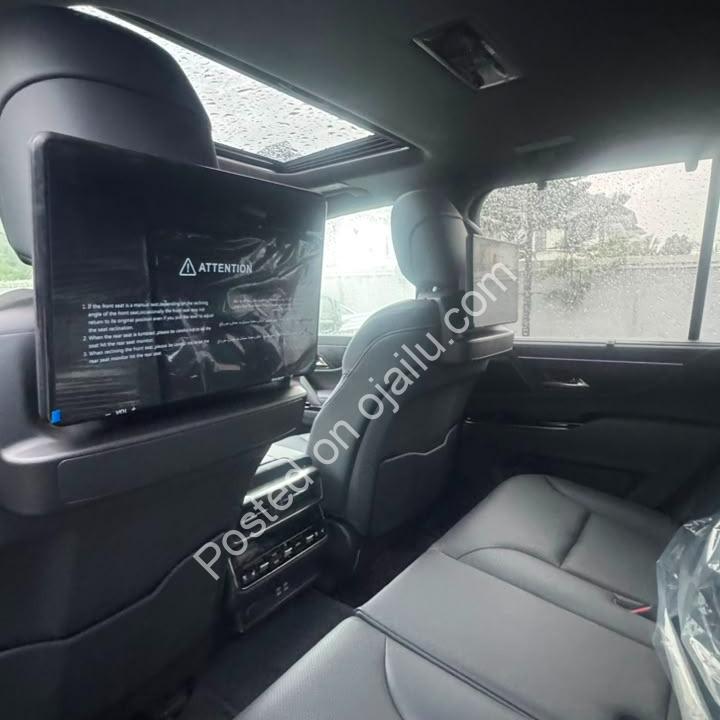 2025 Lexus LX600 – Black Luxury, Twin-Turbo Power
