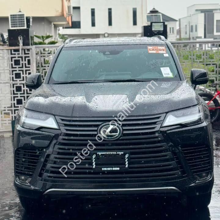 2025 Lexus LX600 – Black Luxury, Twin-Turbo Power