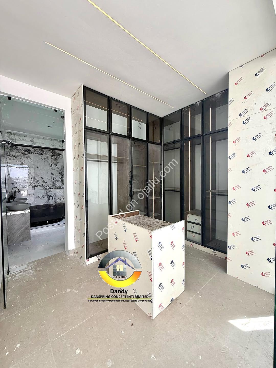 Elevator & Cinema: 5-Bed Lekki Duplex