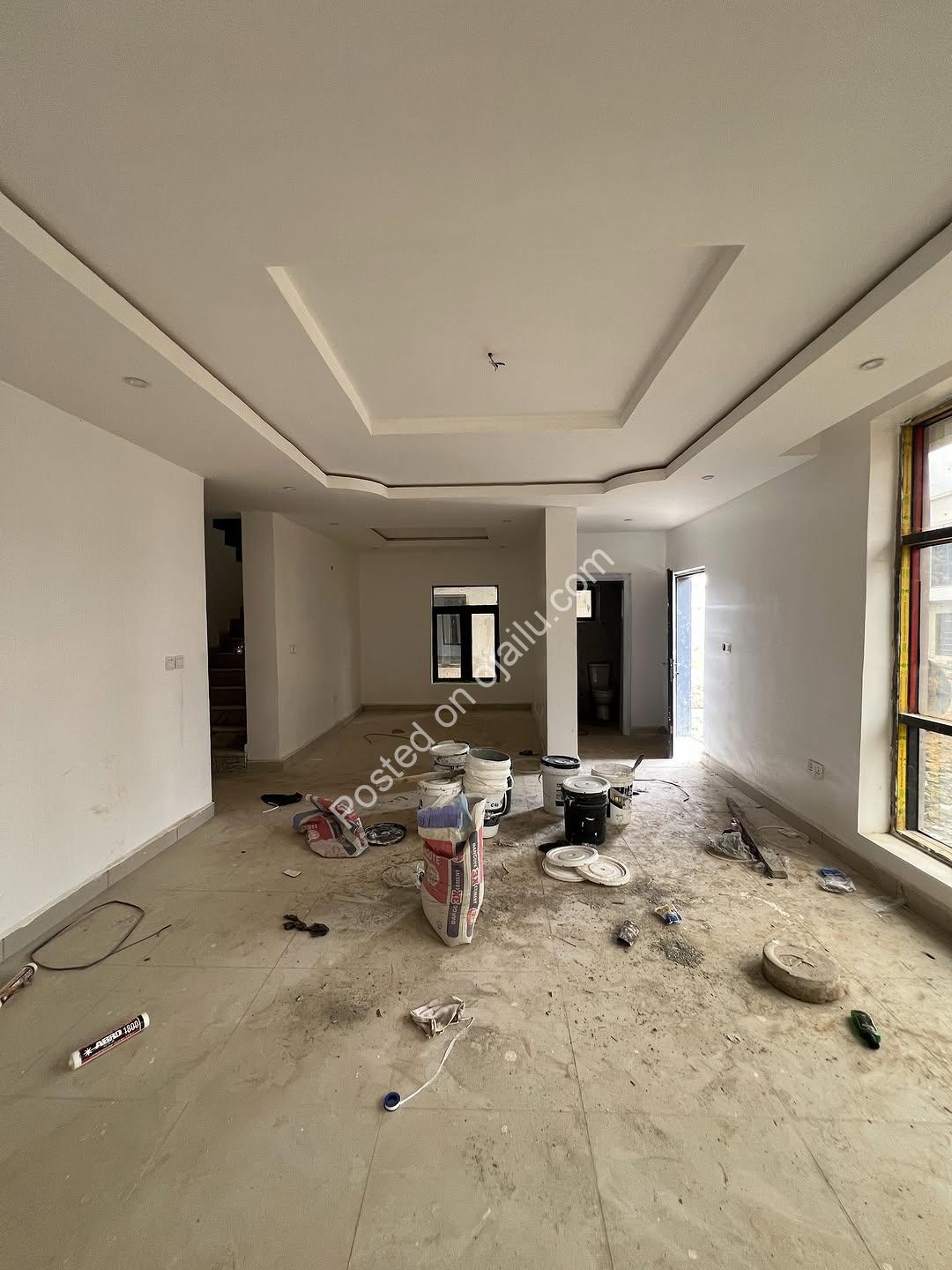 Luxe 5-Bed Duplex: 400sqm, BQ, Private Lounge, C of O