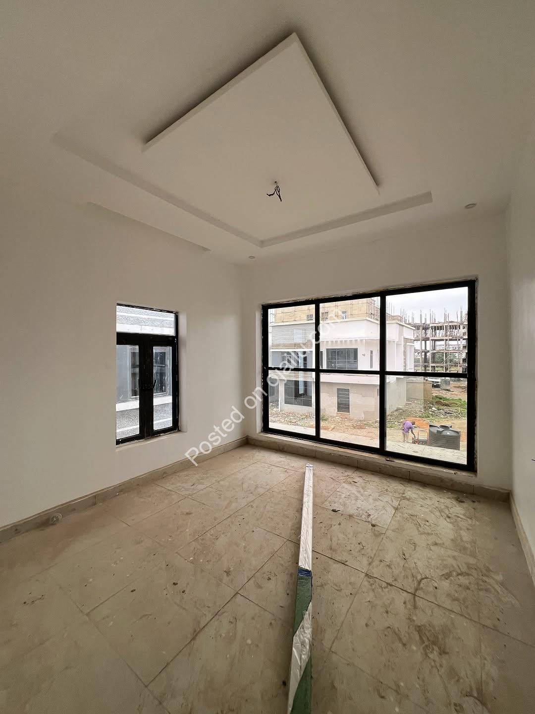 Luxe 5-Bed Duplex: 400sqm, BQ, Private Lounge, C of O