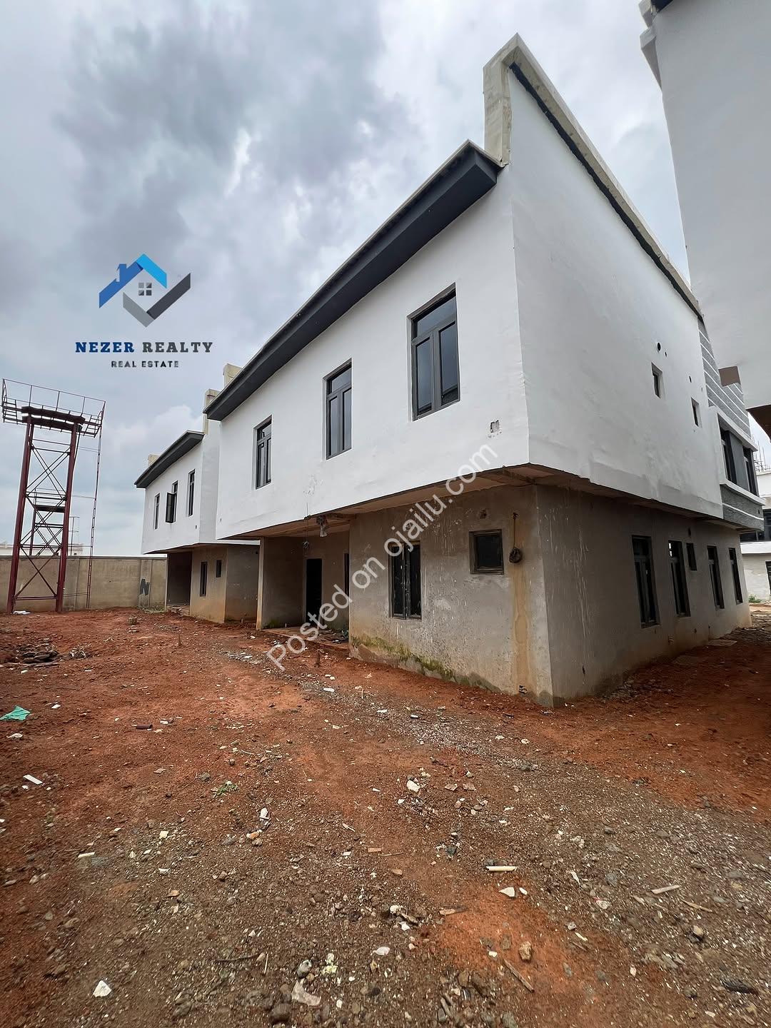 Luxe 5-Bed Duplex: 400sqm, BQ, Private Lounge, C of O
