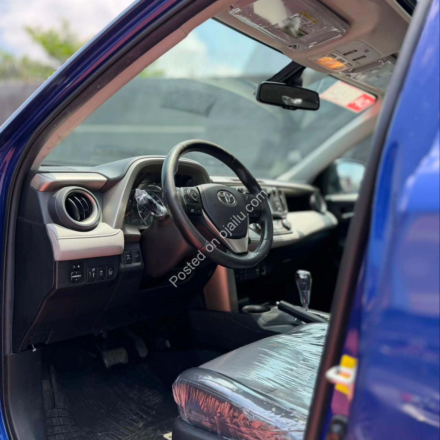 Immaculate 2015 Toyota RAV4 Limited: One Owner, Full Options