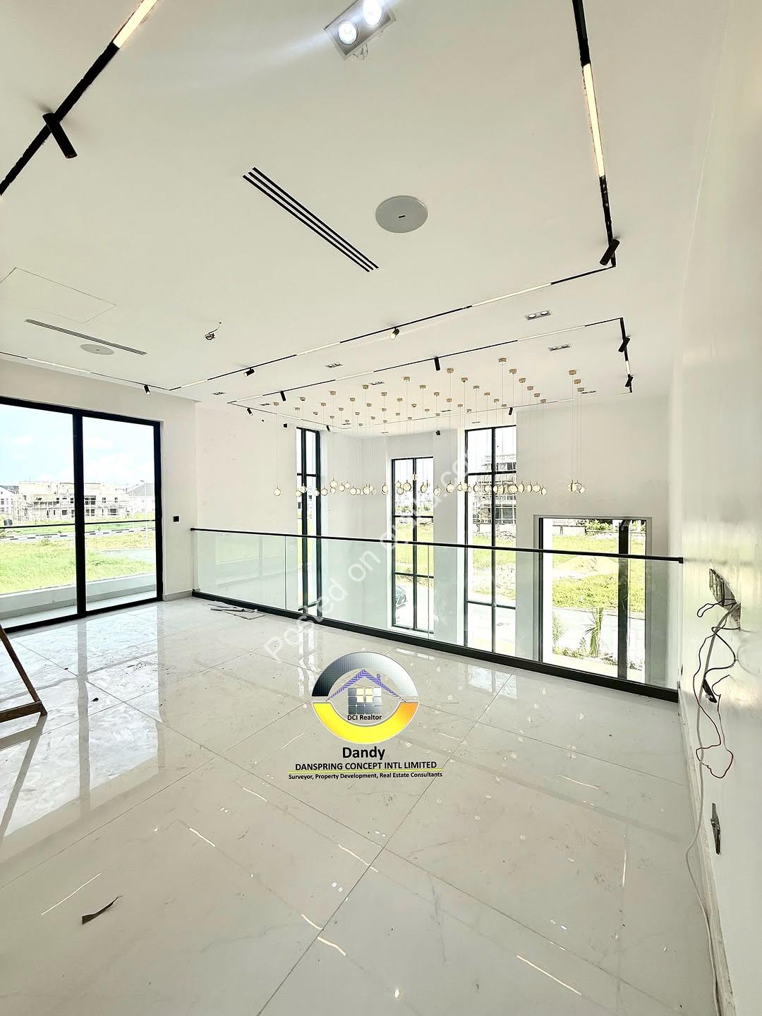 **5-Bed Duplex: Pool, Cinema & Rooftop in Ikate**