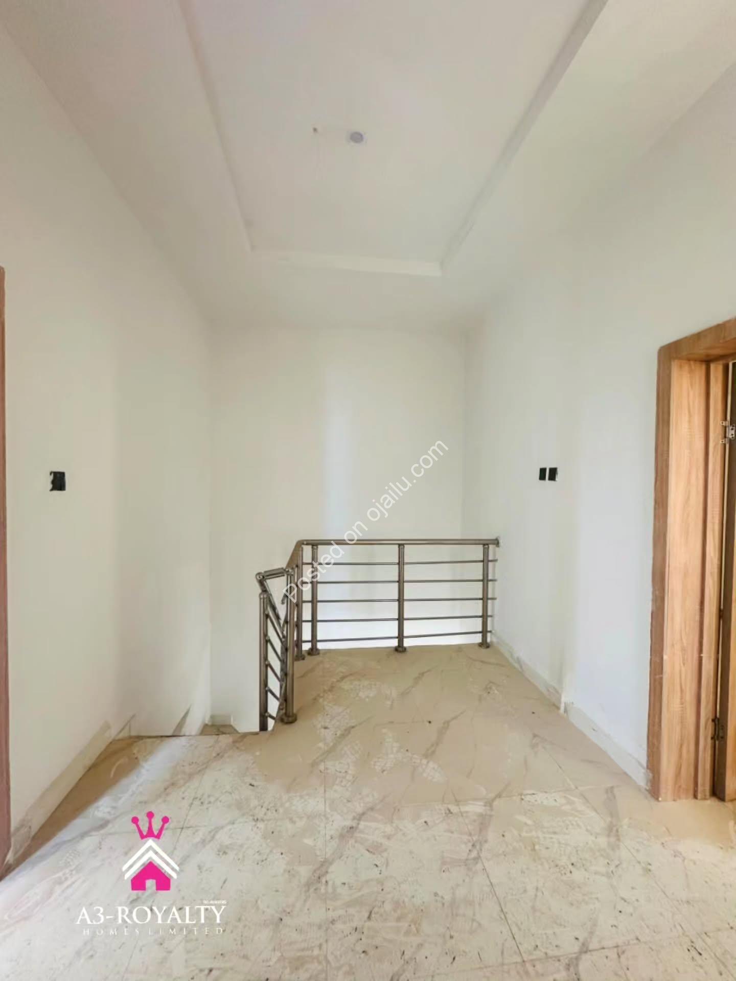 Turnkey Townhouse: 3BR Terrace + Ensuites, Lekki