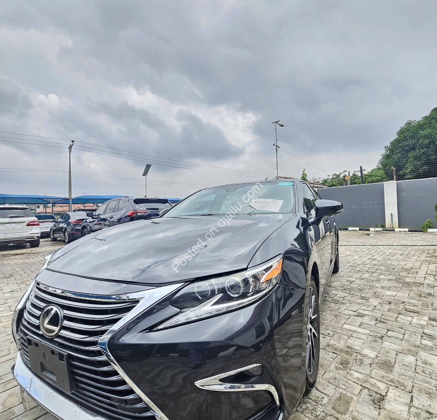 2017 Lexus ES 350: Accident-Free, 2026 Duty – 26M Only